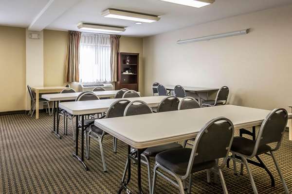  - Econo Lodge Inn & Suites Monroe - I-75, Exit 11