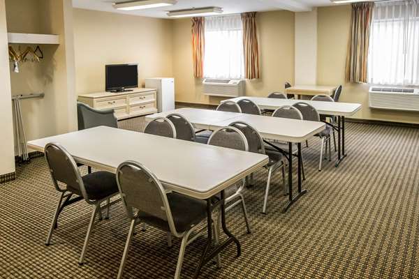  - Econo Lodge Inn & Suites Monroe - I-75, Exit 11