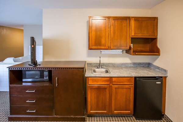  - Econo Lodge Inn & Suites Monroe - I-75, Exit 11