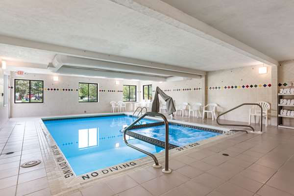 Pool - Quality Inn by the Bay Traverse City