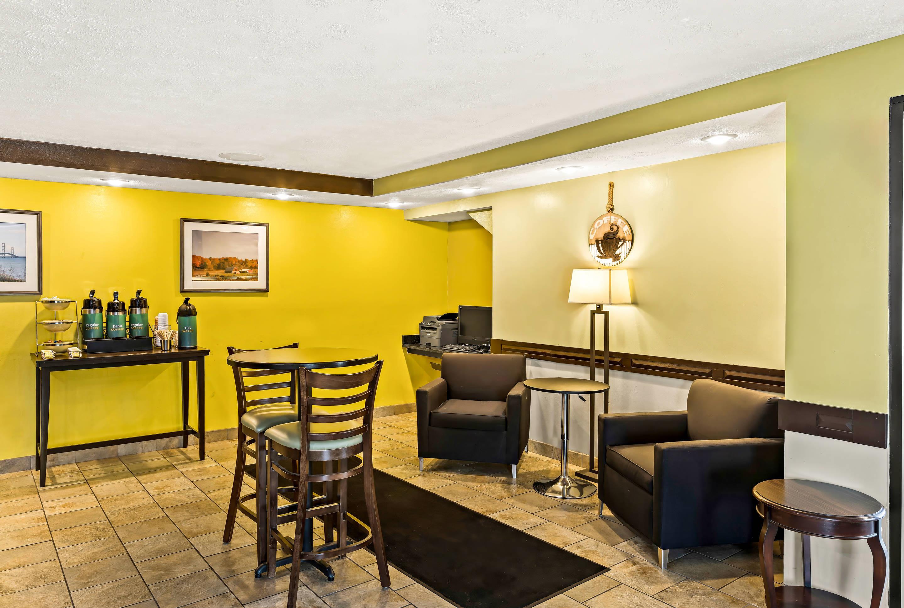 Lobby with sitting area | Quality Inn