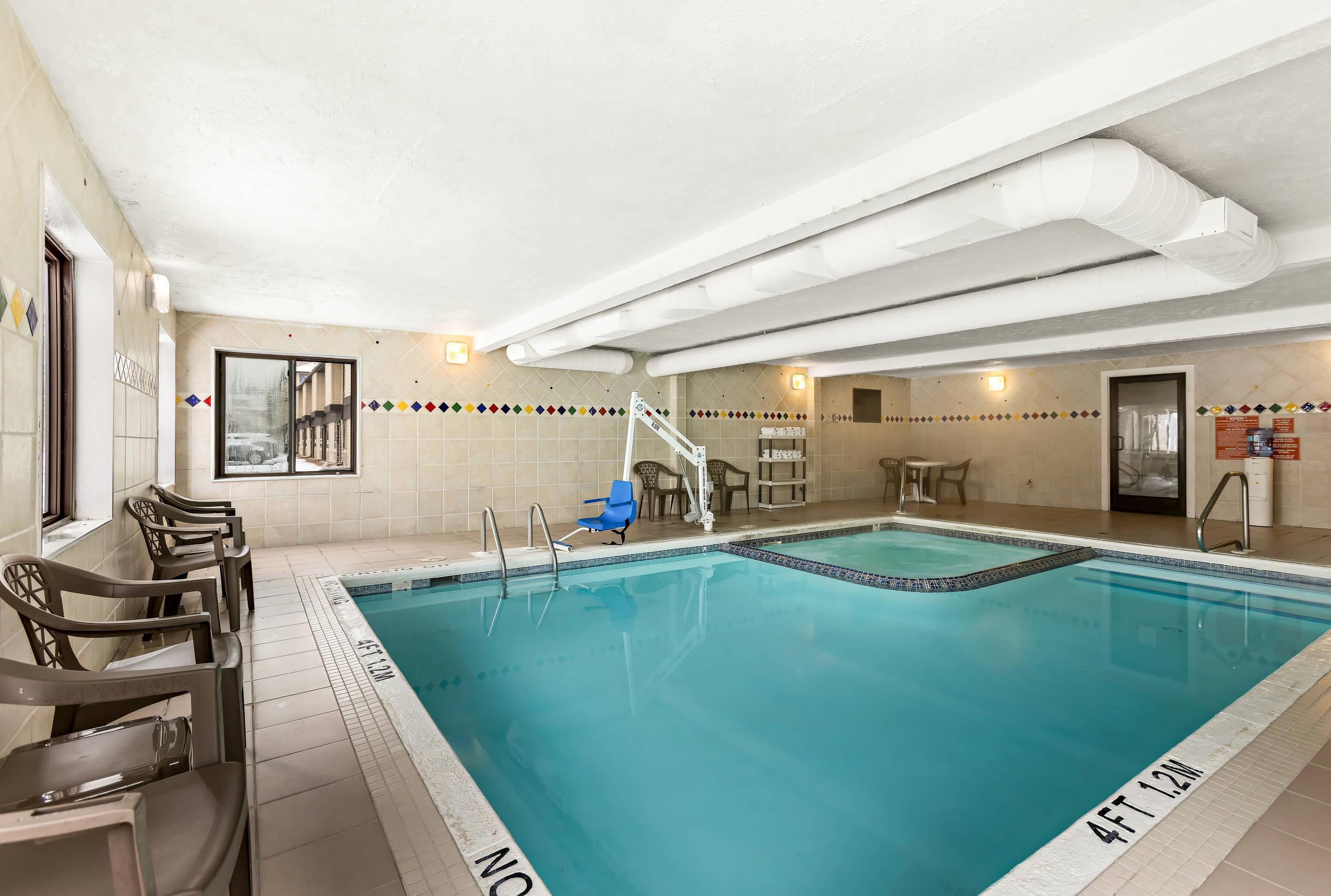 Indoor pool | Quality Inn