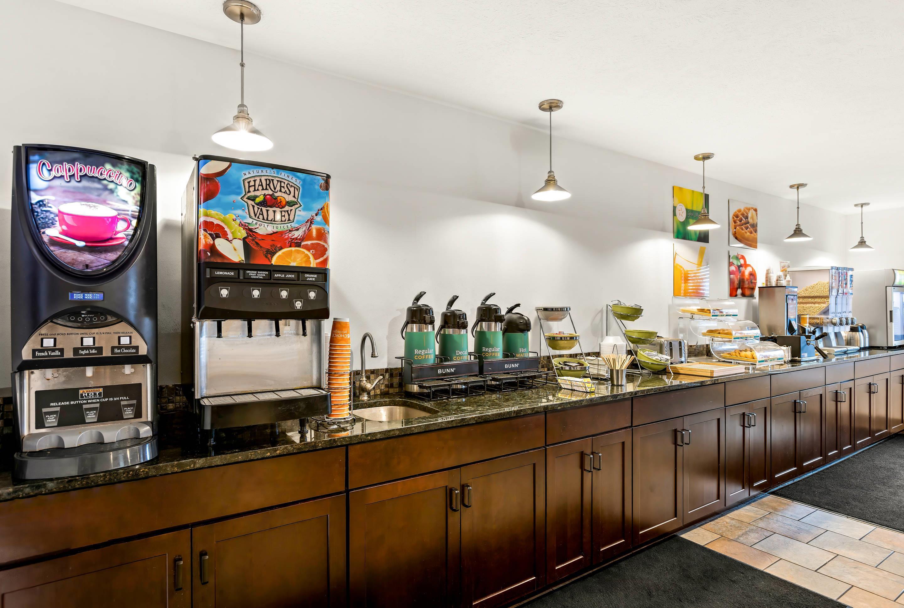 Breakfast area | Quality Inn