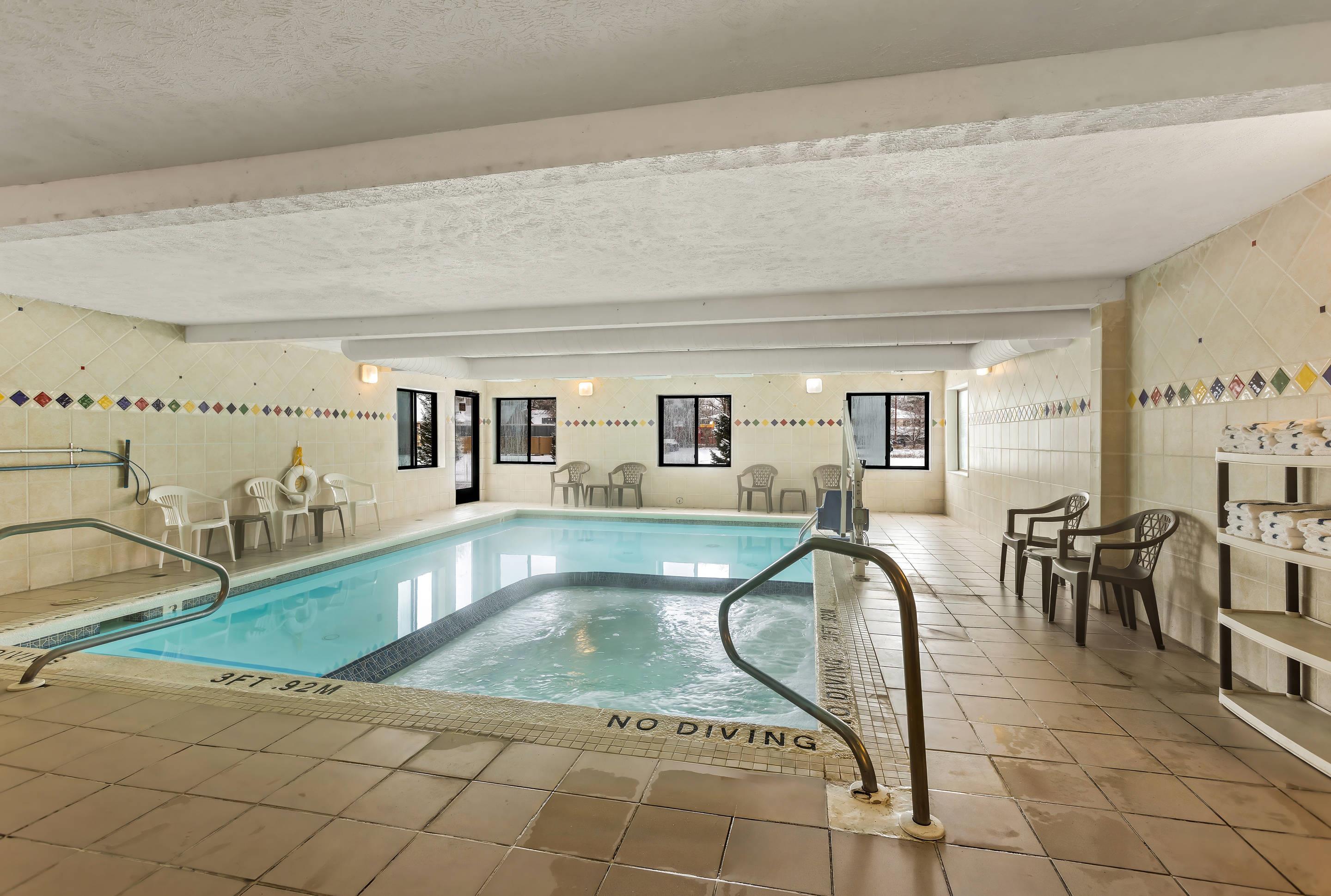 Indoor pool | Quality Inn