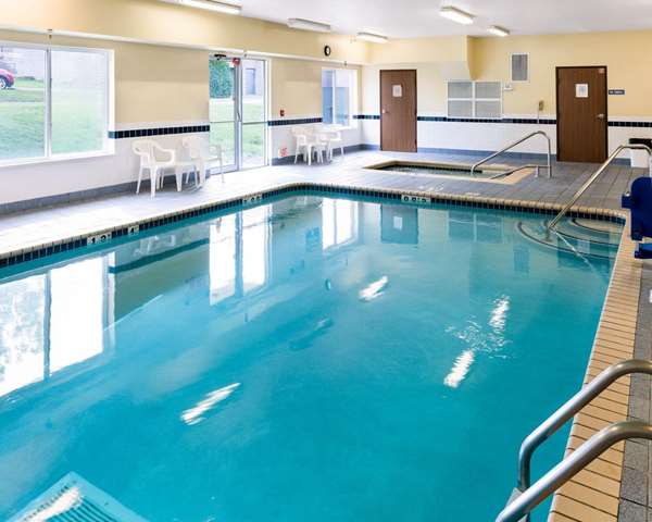 Pool - Quality Inn Lakeville