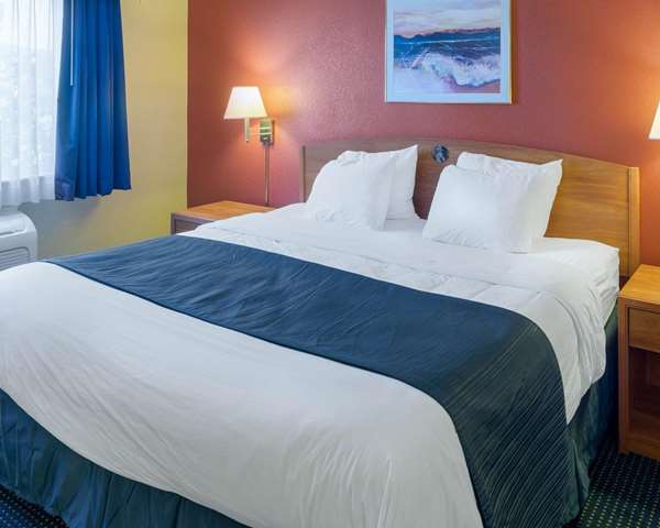 Suite - Quality Inn Lakeville