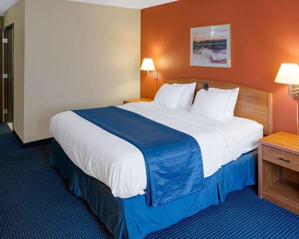 Suite - Quality Inn Lakeville