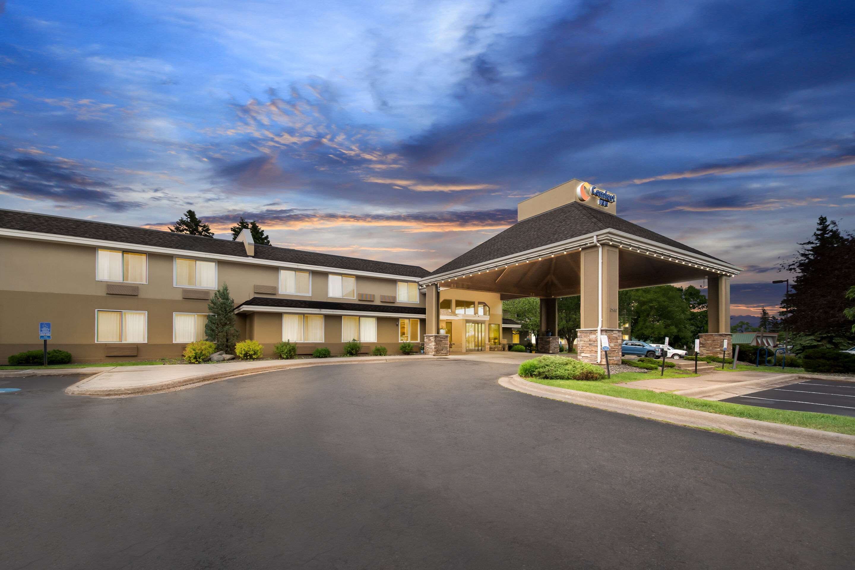 Twilight | Comfort Inn Duluth-West
