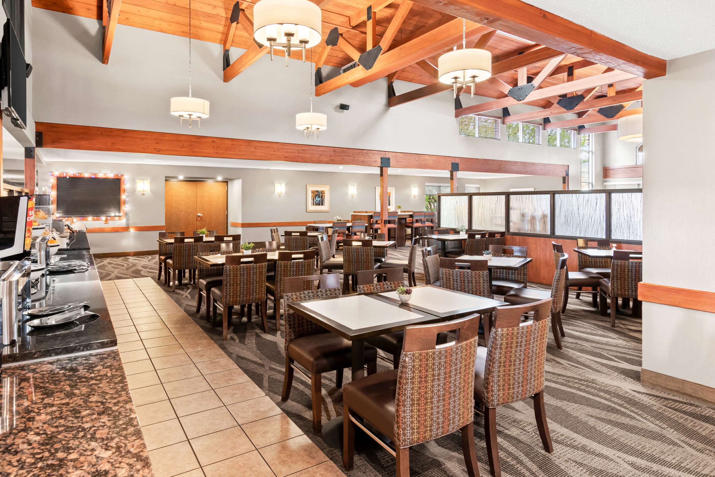 Breakfast area | Comfort Inn Duluth-West