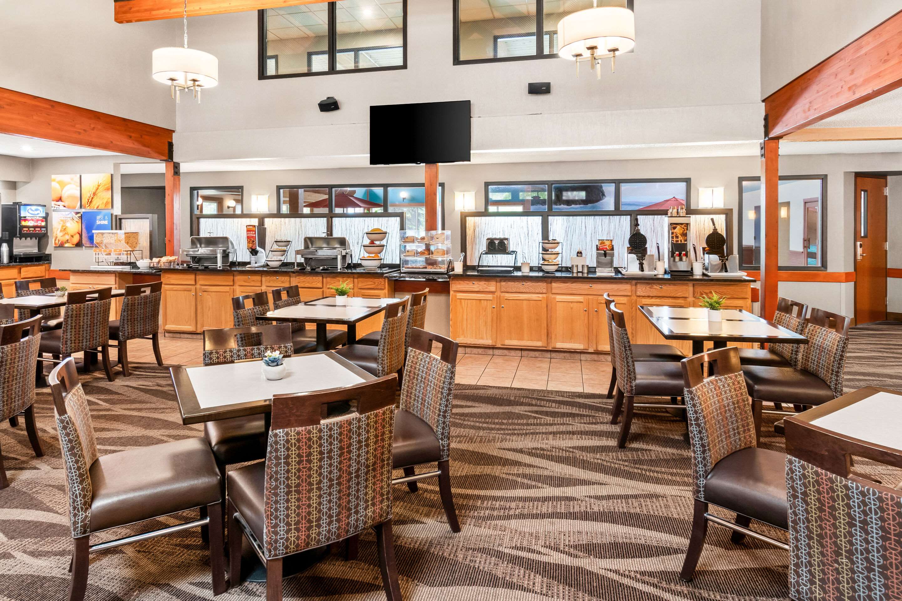 Breakfast area | Comfort Inn Duluth-West