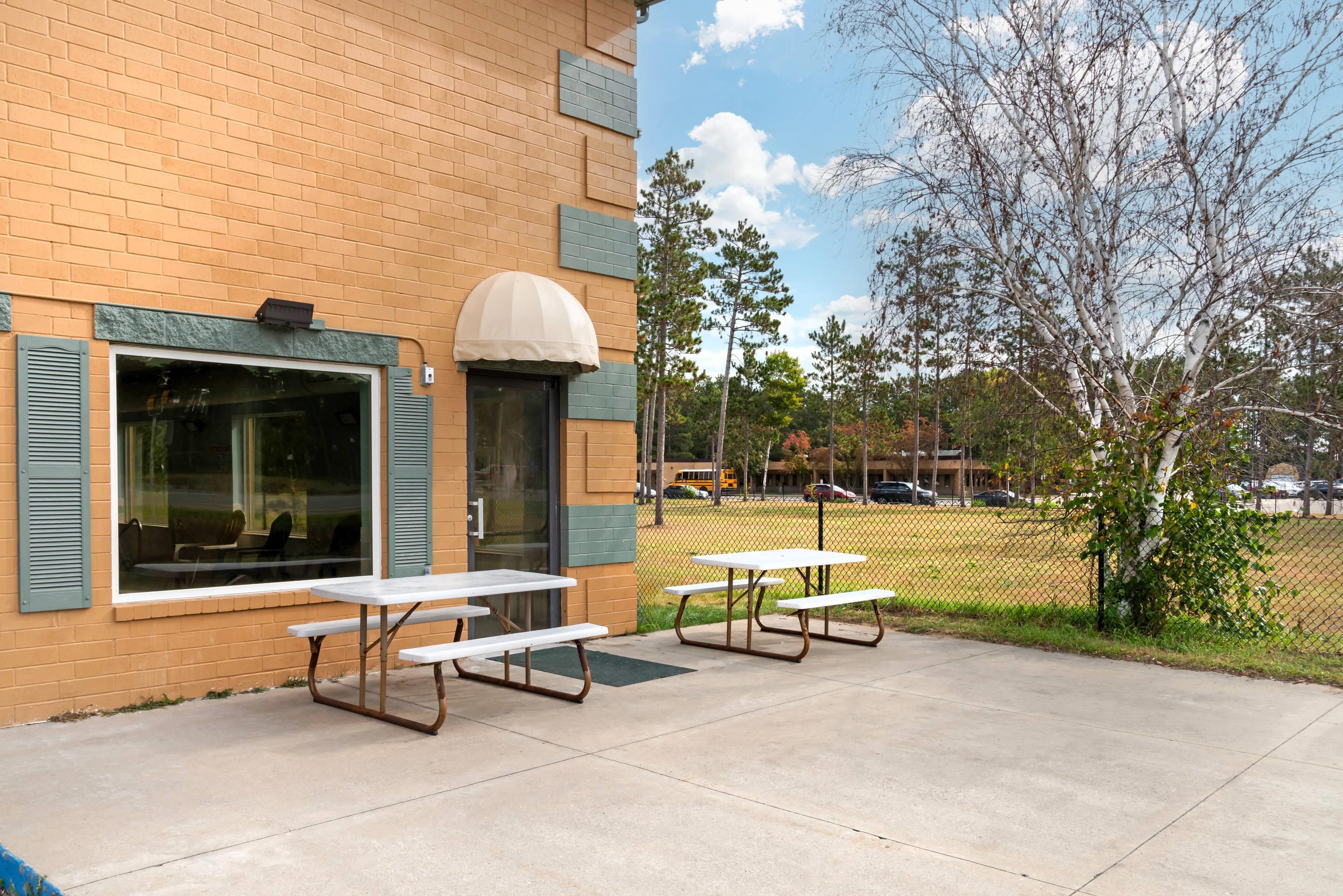 Hotel patio | Quality Inn Bemidji