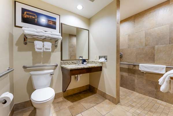  - Lift Bridge Lodge Downtown Duluth - I-35, Exit 256B