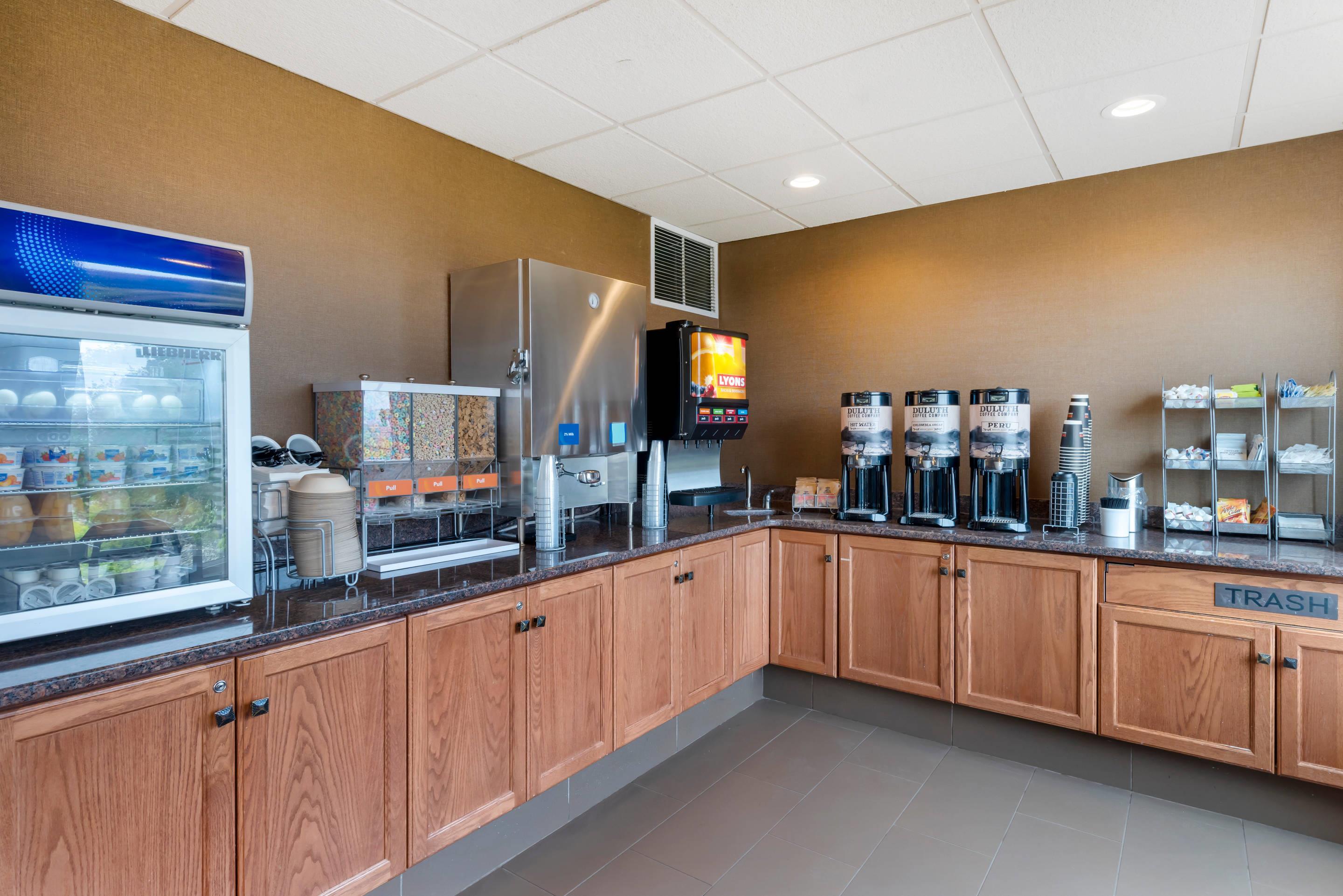 Breakfast bar | Lift Bridge Lodge, Ascend Hotel Collection