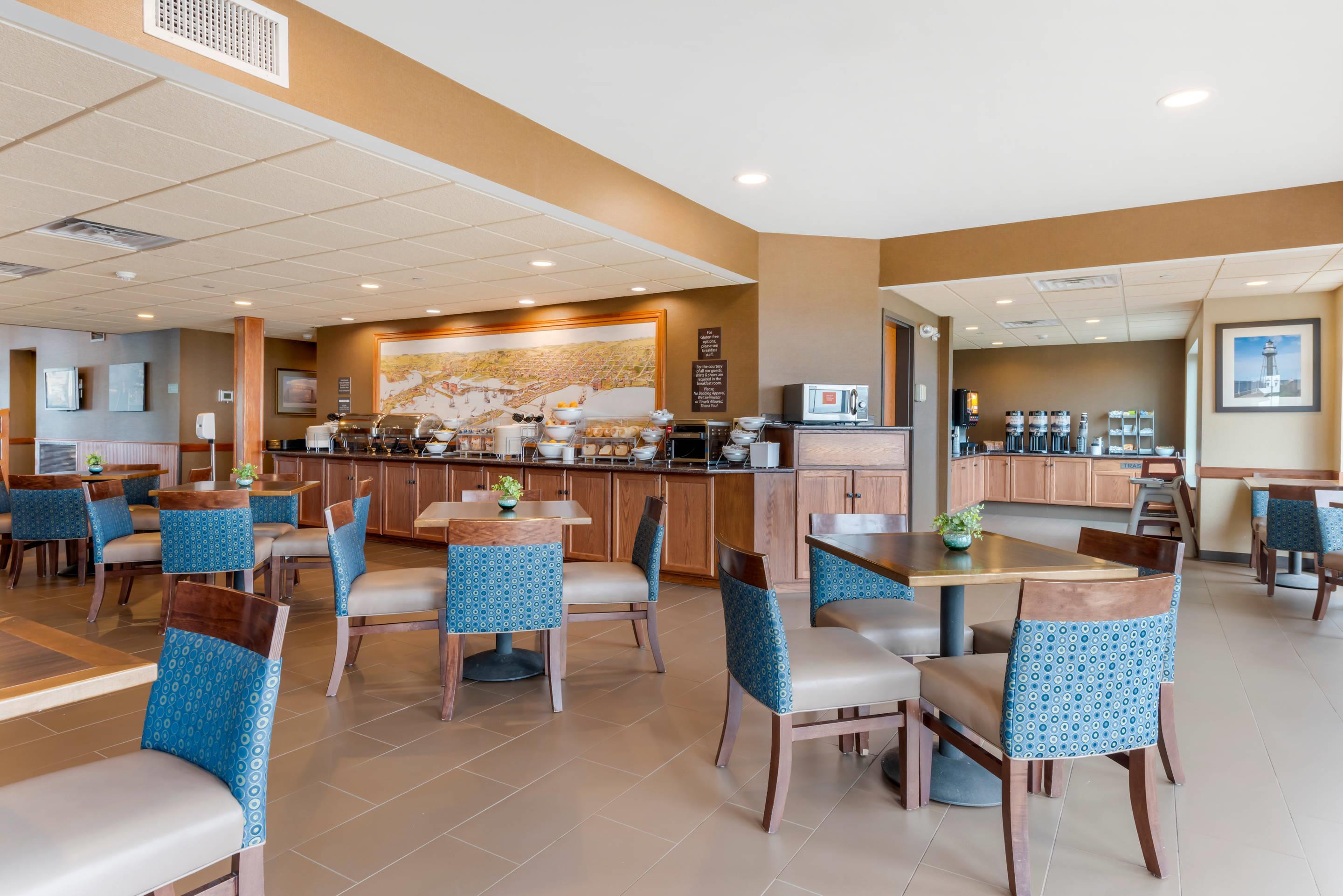 Breakfast area | Lift Bridge Lodge, Ascend Hotel Collection