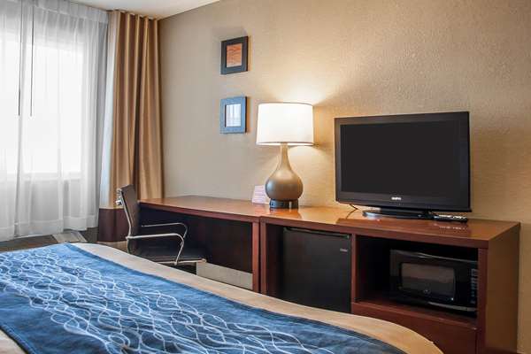  - Comfort Inn Fergus Falls - I-94, Exit 54