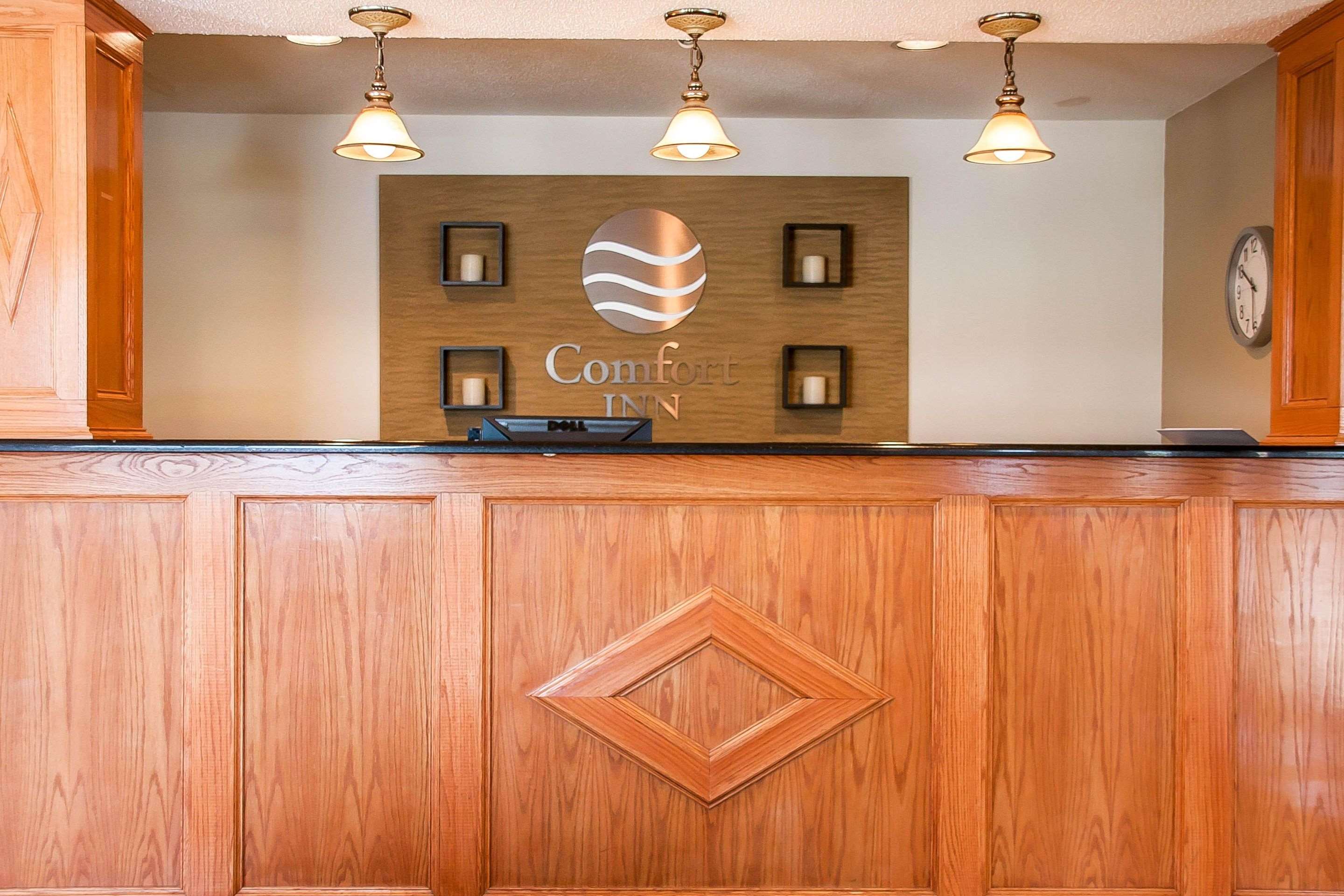 Front desk | Comfort Inn Fergus Falls