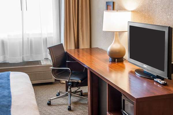  - Comfort Inn Fergus Falls - I-94, Exit 54