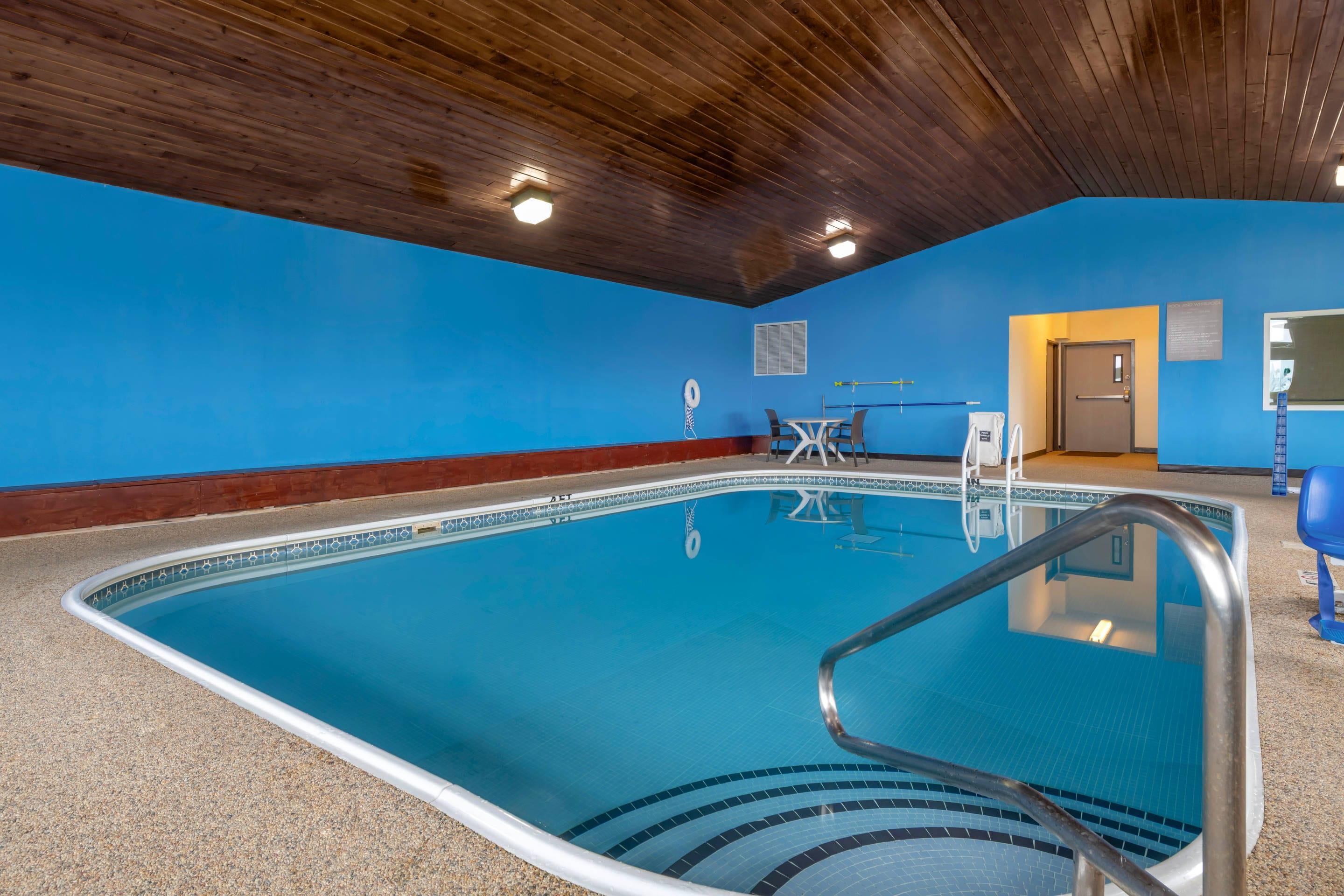 Indoor pool | Comfort Inn Fergus Falls