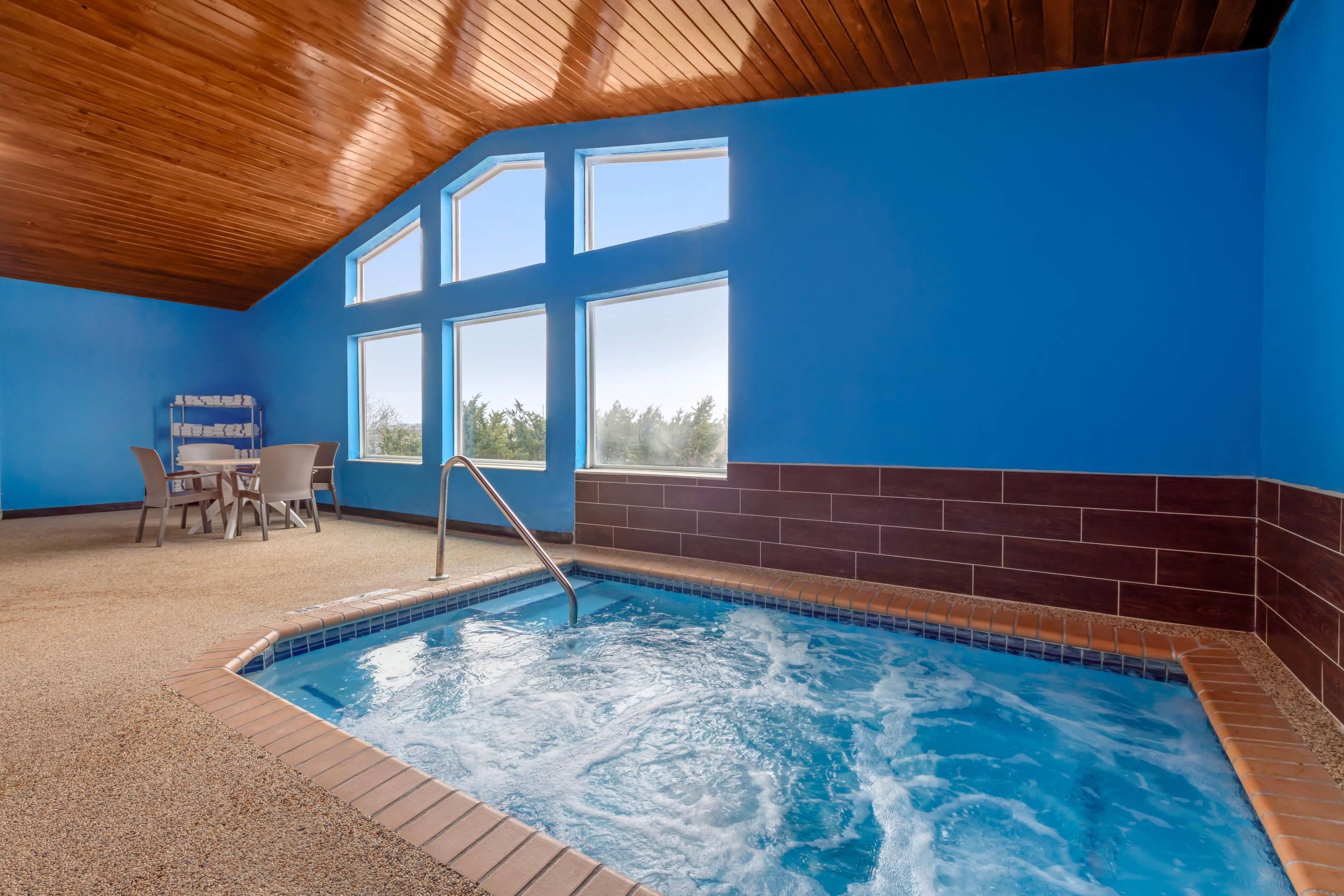 Indoor hot tub | Comfort Inn Fergus Falls