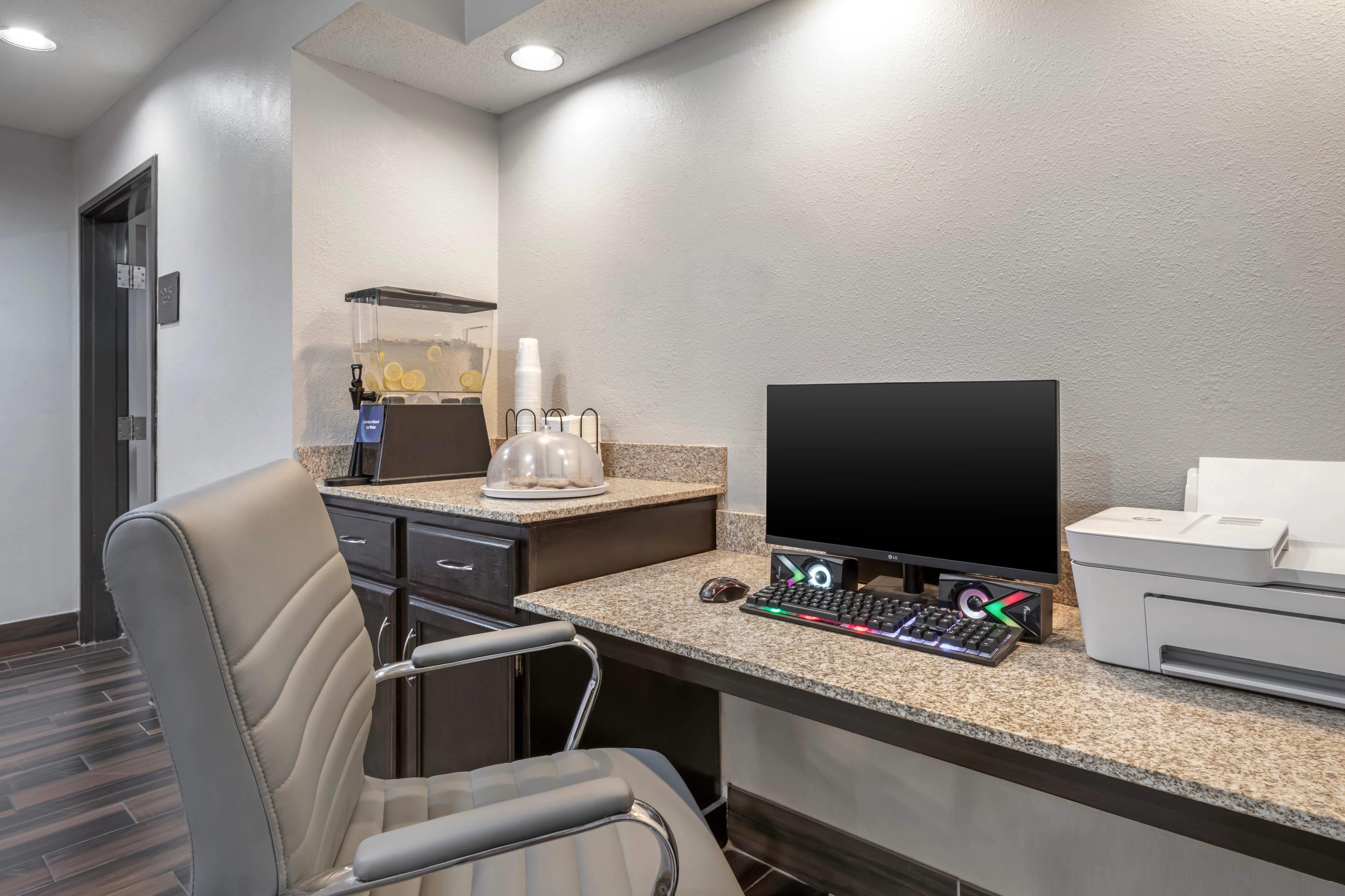 Business center | Comfort Inn Fergus Falls