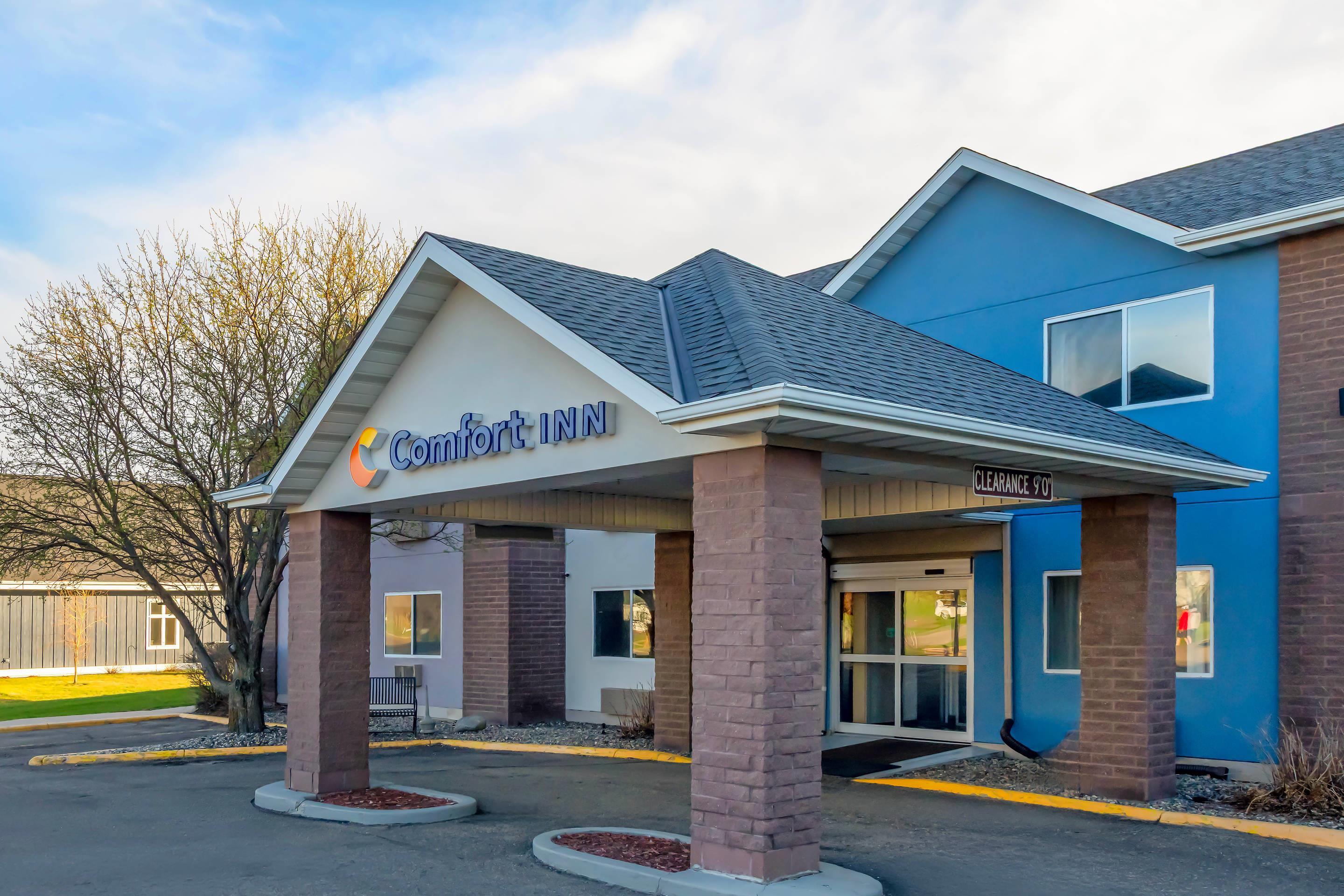 Hotel exterior | Comfort Inn Fergus Falls