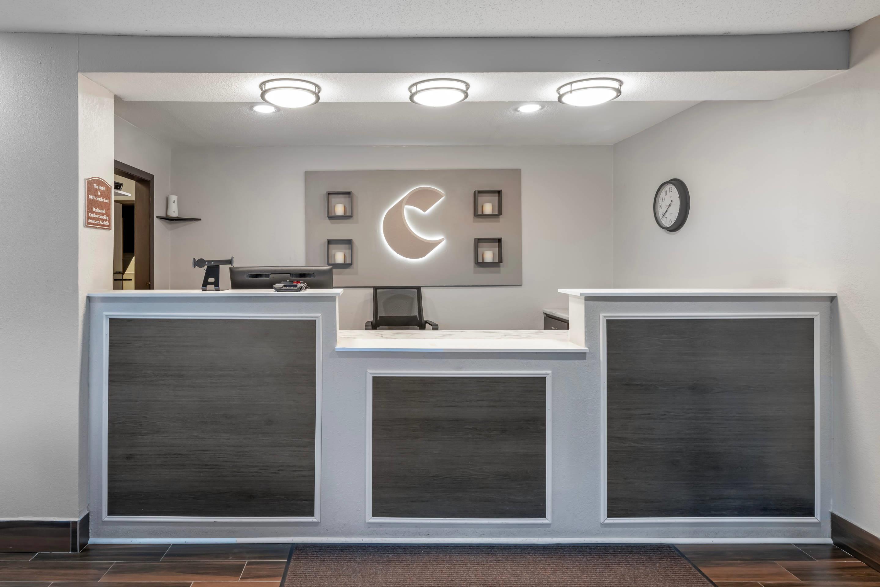 Front desk | Comfort Inn Fergus Falls