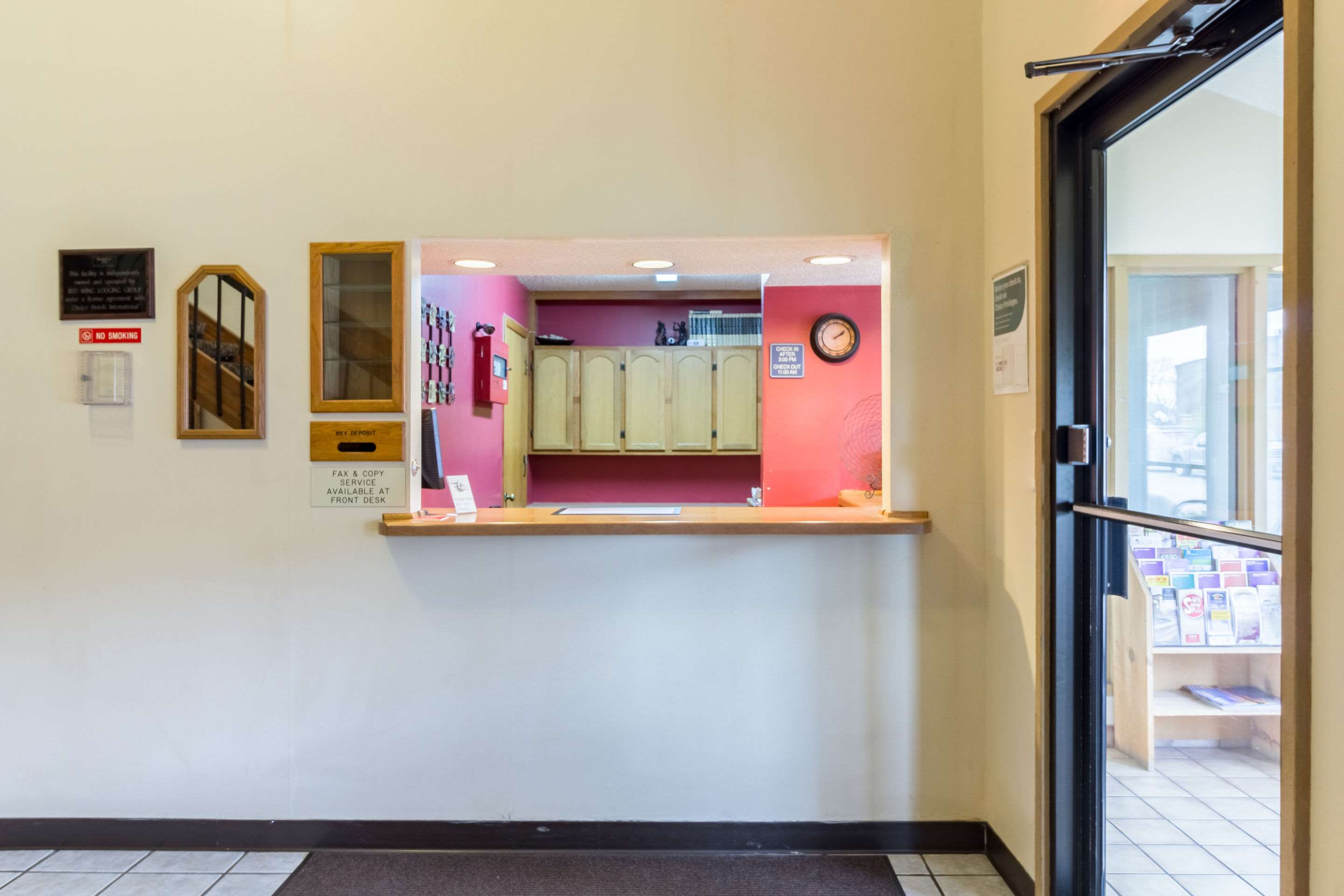 Hotel front desk | Rodeway Inn Red Wing