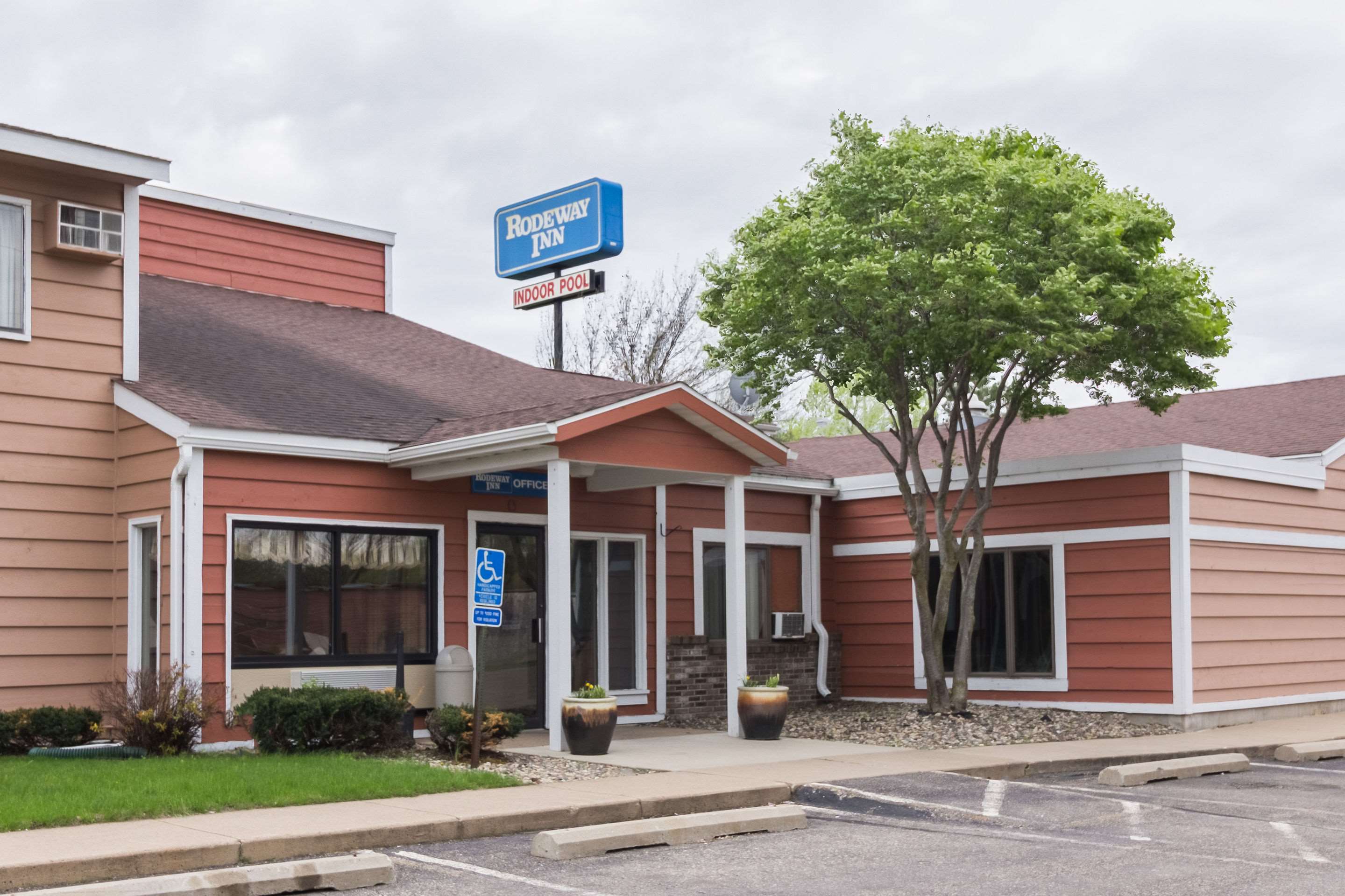 Hotel entrance | Rodeway Inn Red Wing