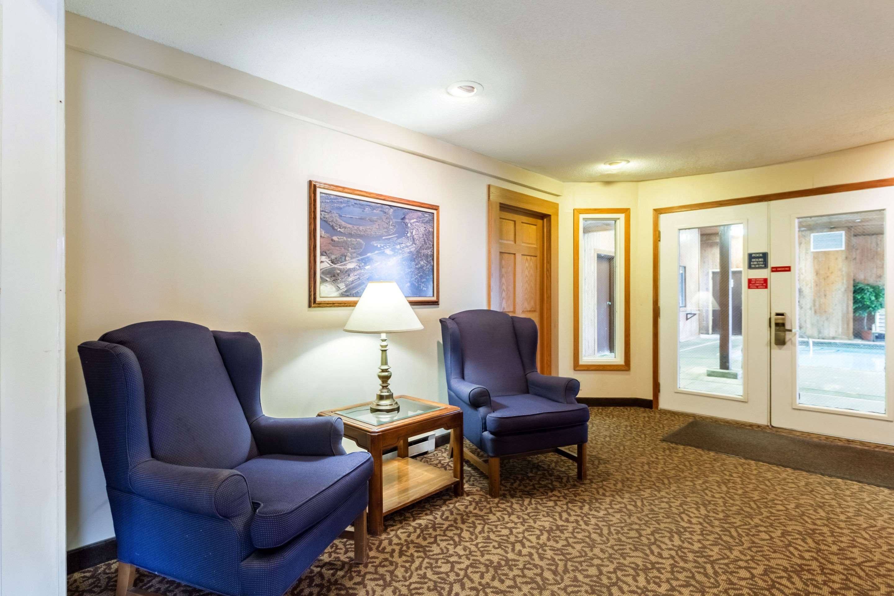 Lobby seating area | Rodeway Inn Red Wing