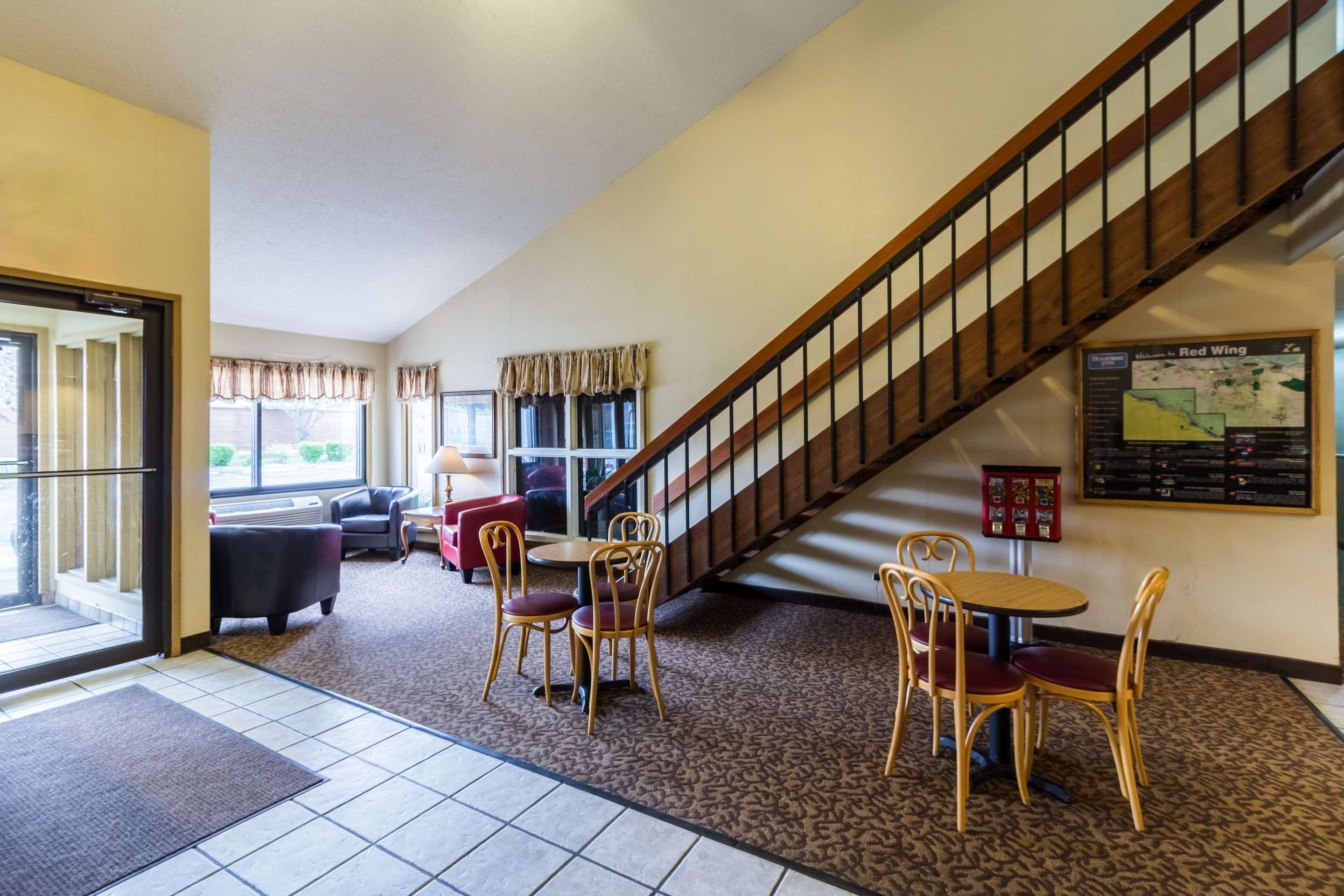 Hotel lobby seating area | Rodeway Inn Red Wing