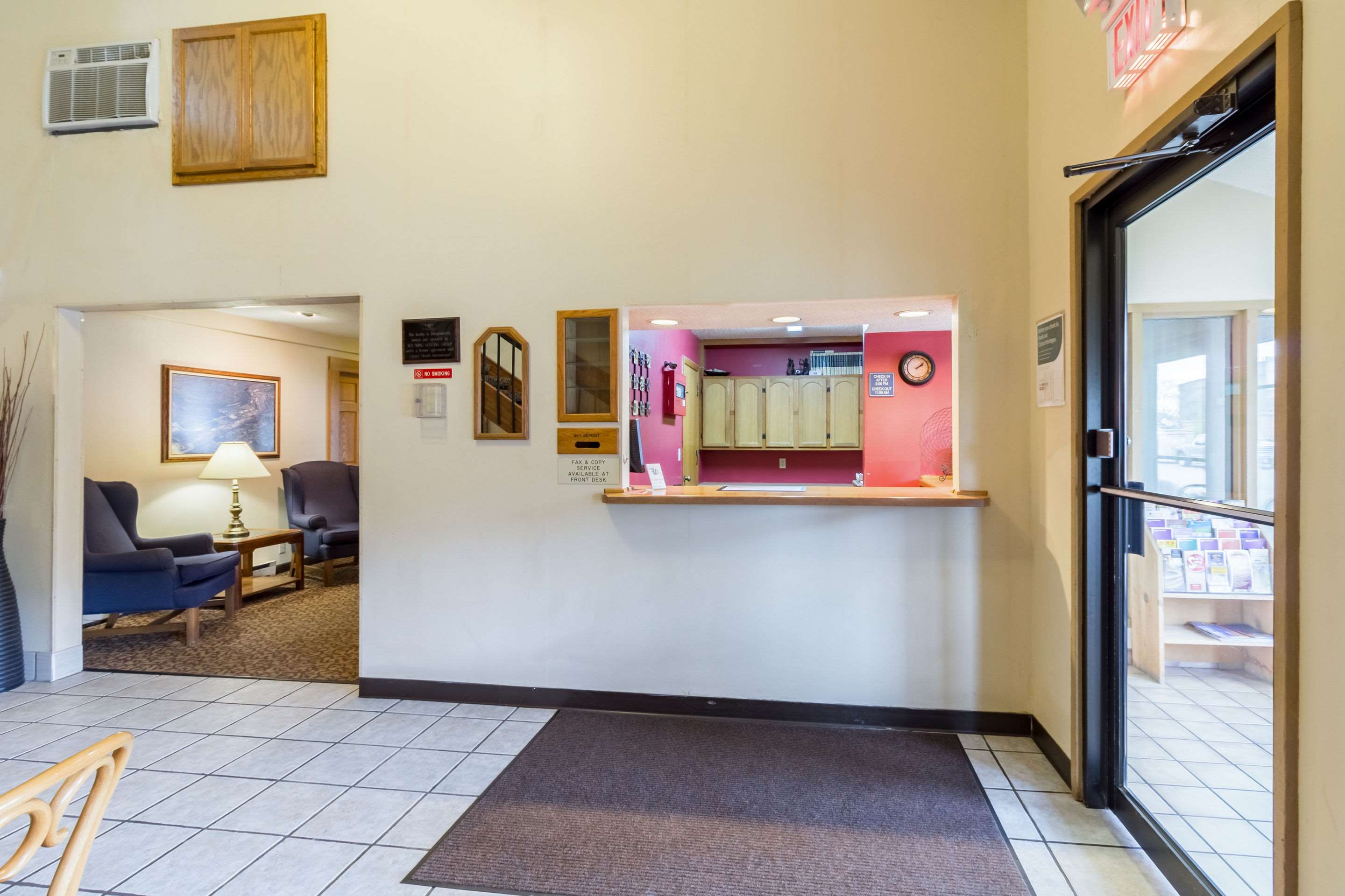 Front desk | Rodeway Inn Red Wing