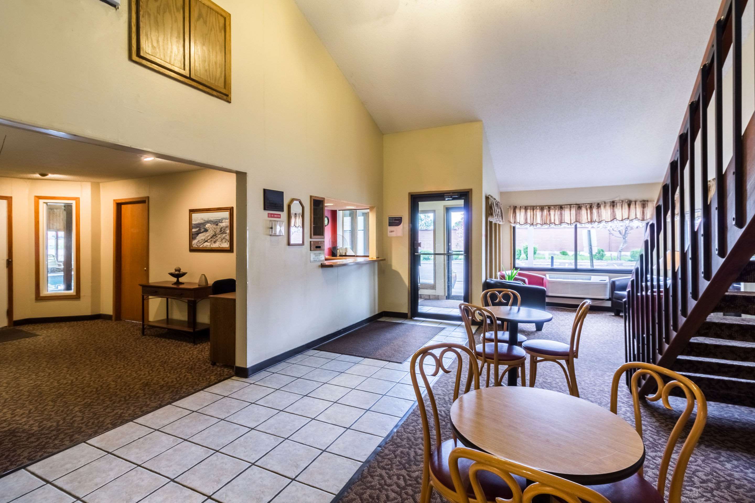 Spacious hotel lobby | Rodeway Inn Red Wing
