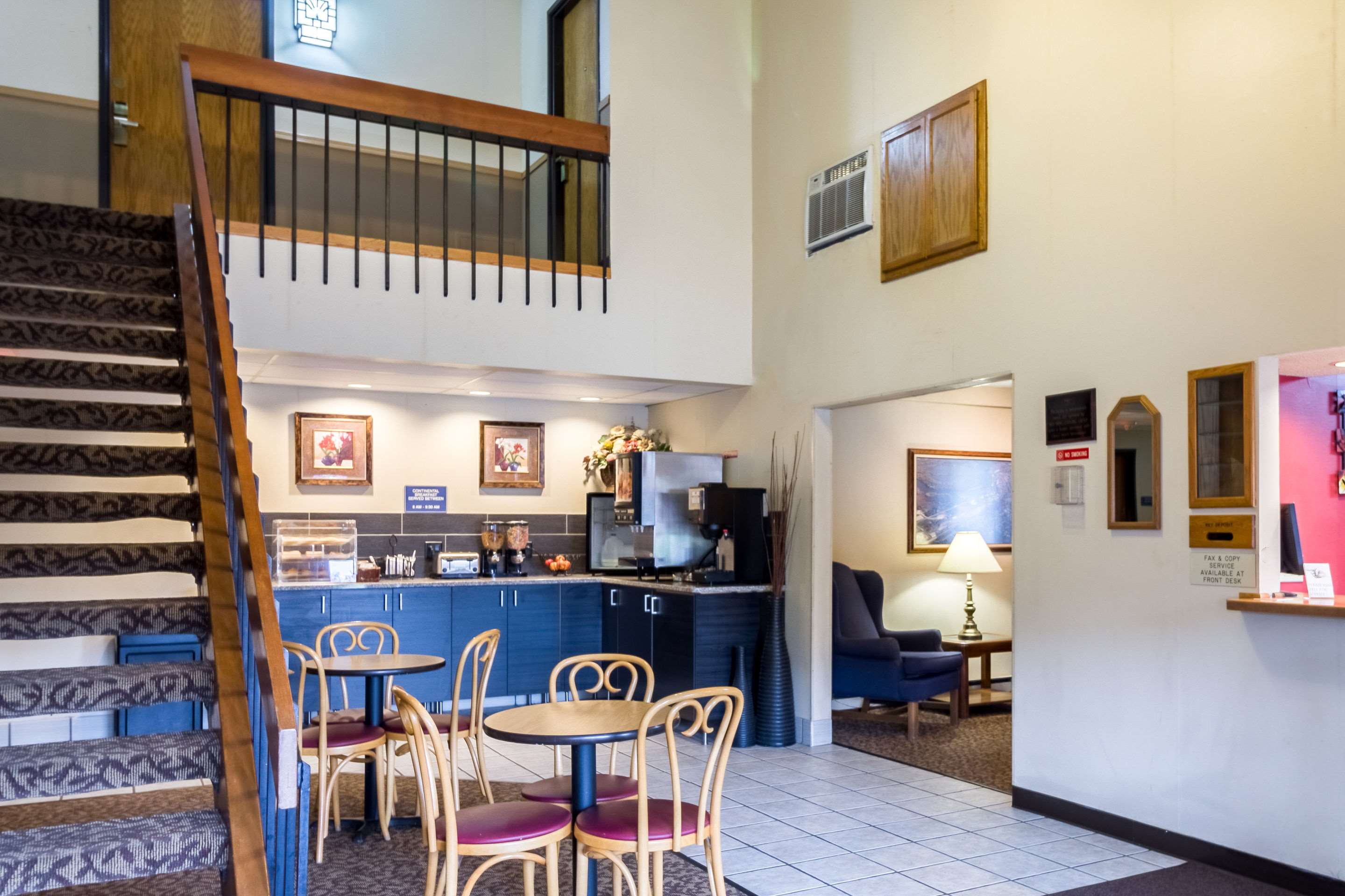 Hotel lobby | Rodeway Inn Red Wing