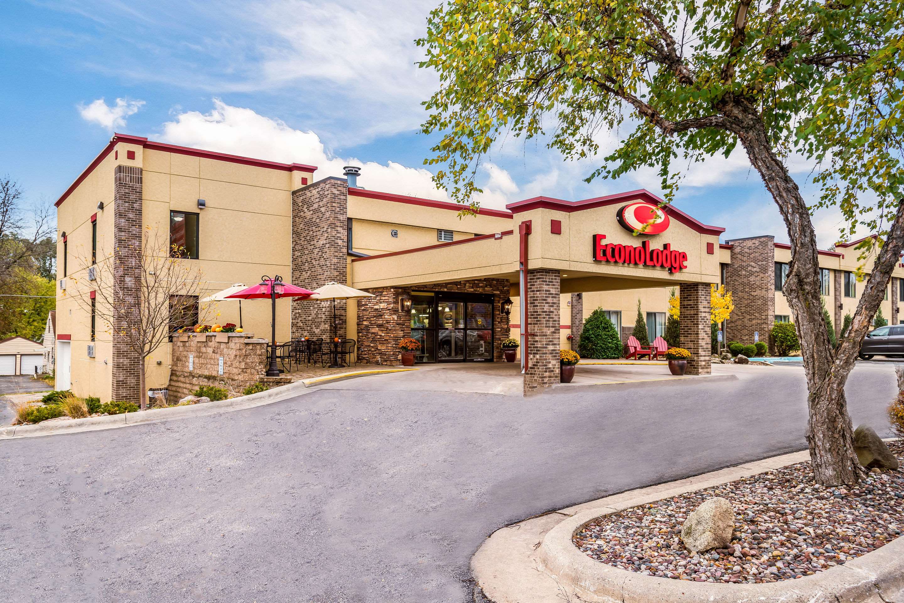 Hotel exterior | Econo Lodge Mayo Clinic Area