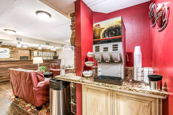  - Econo Lodge South Rochester