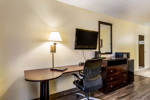  - Econo Lodge South Rochester