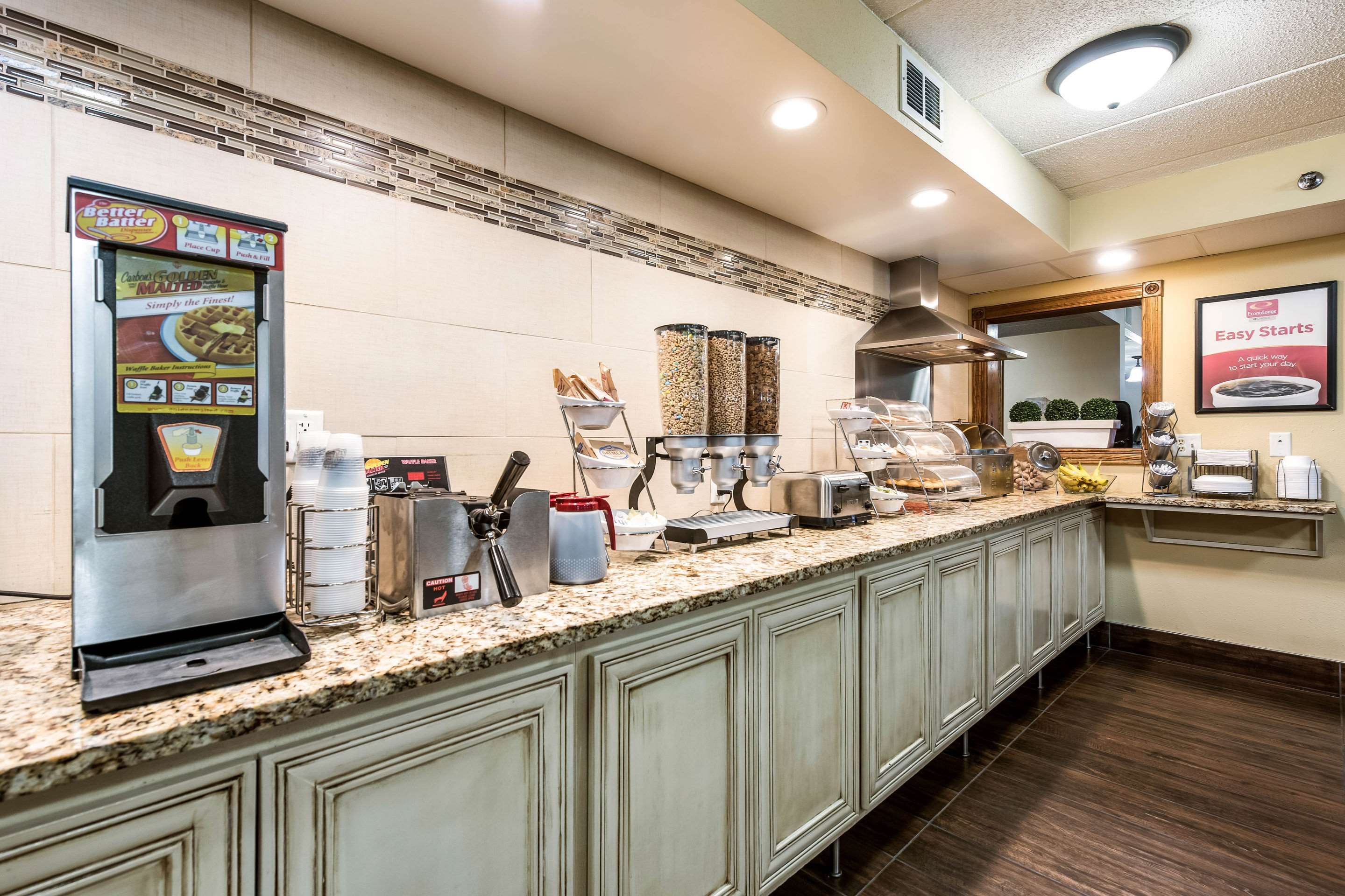 Breakfast counter | Econo Lodge Mayo Clinic Area