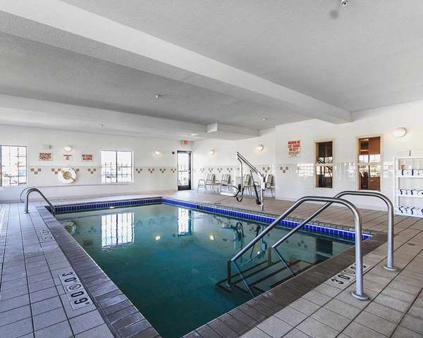 Pool - Comfort Inn Owatonna