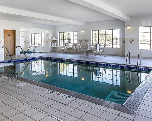 Pool - Comfort Inn Owatonna