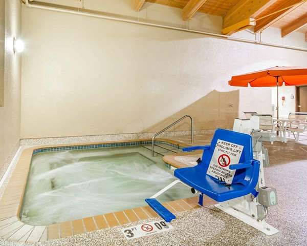 Pool - Comfort Suites Ramsey