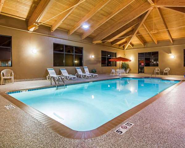 Pool - Comfort Suites Ramsey