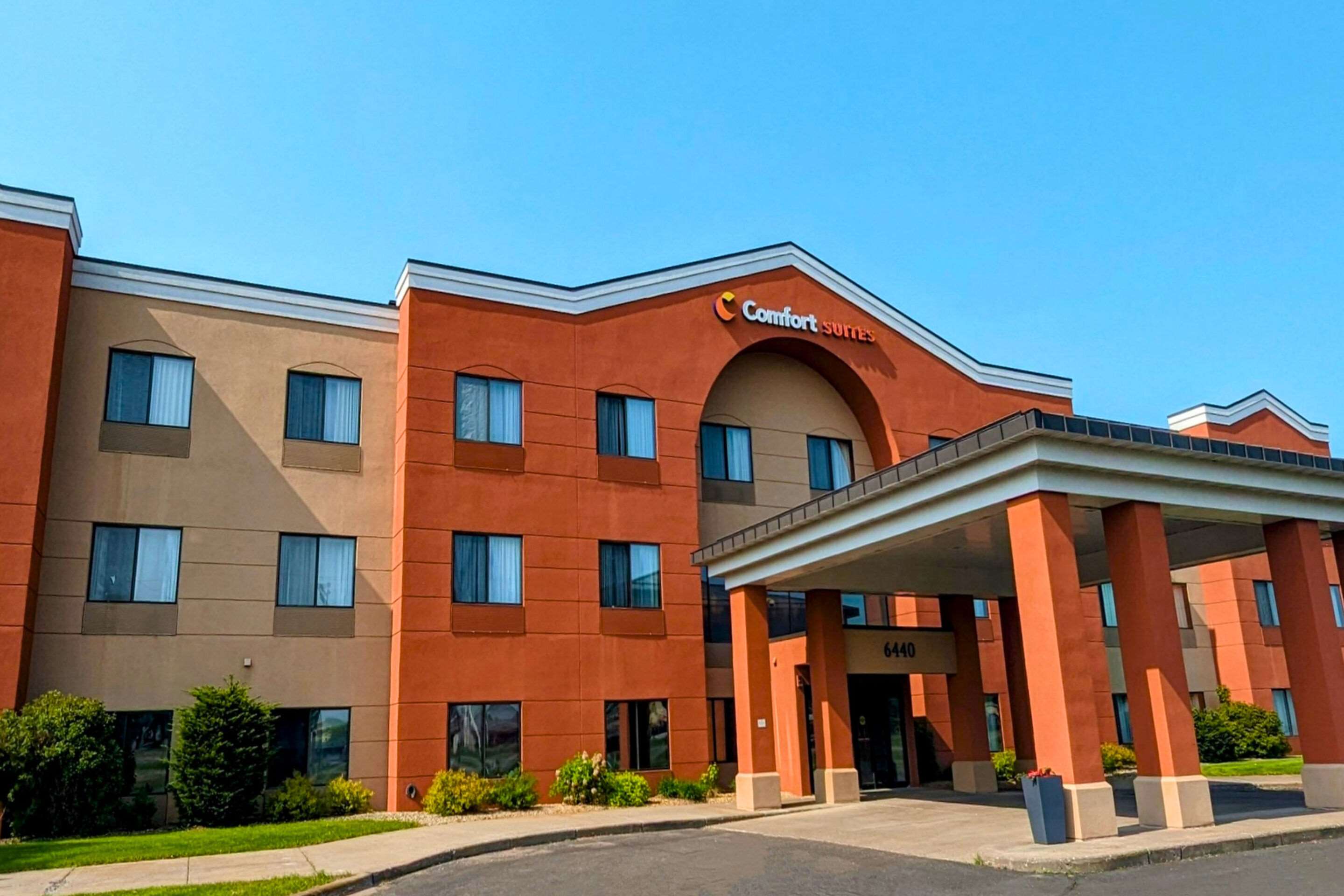 Hotel entrance | Comfort Suites