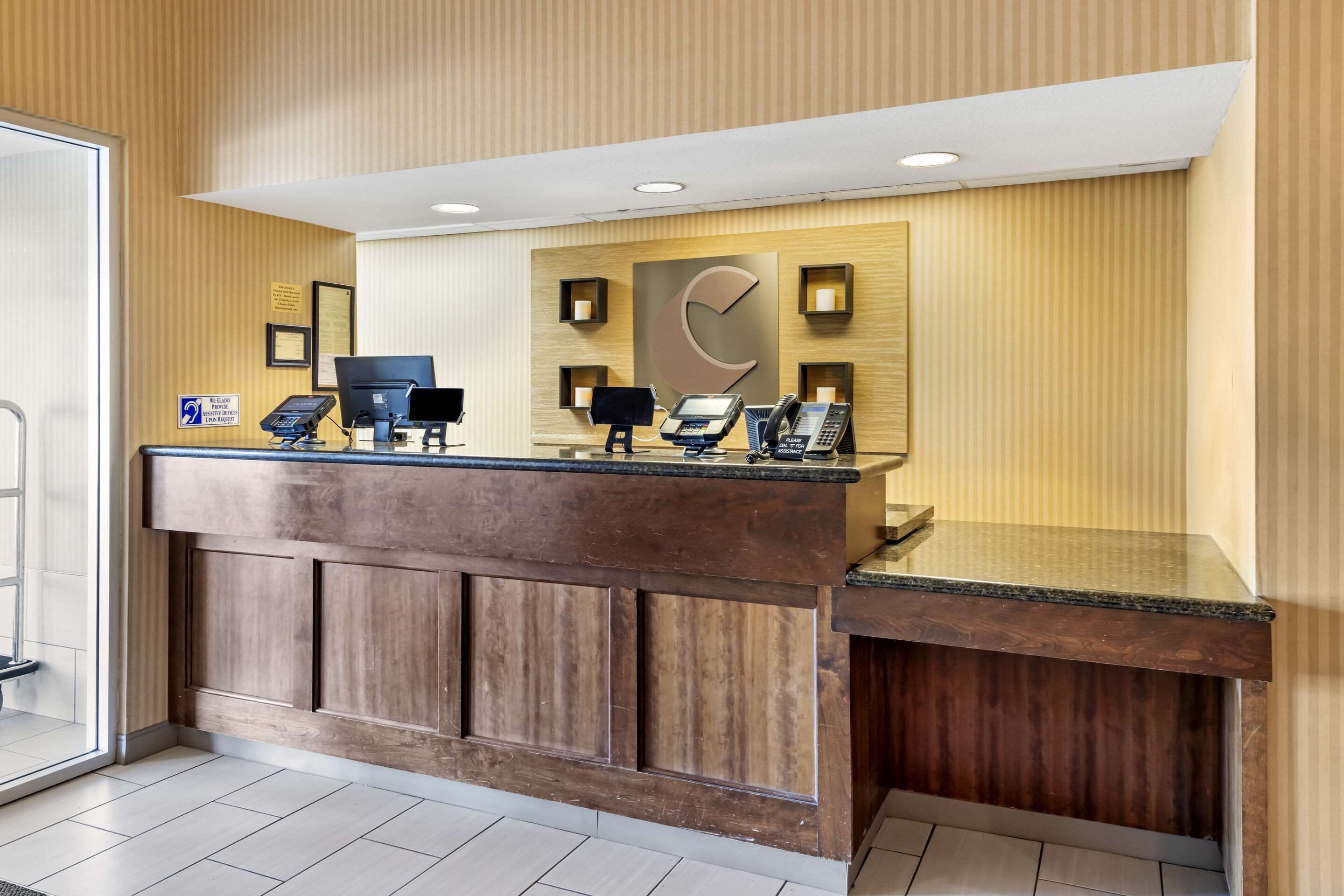Front desk | Comfort Inn Albert Lea