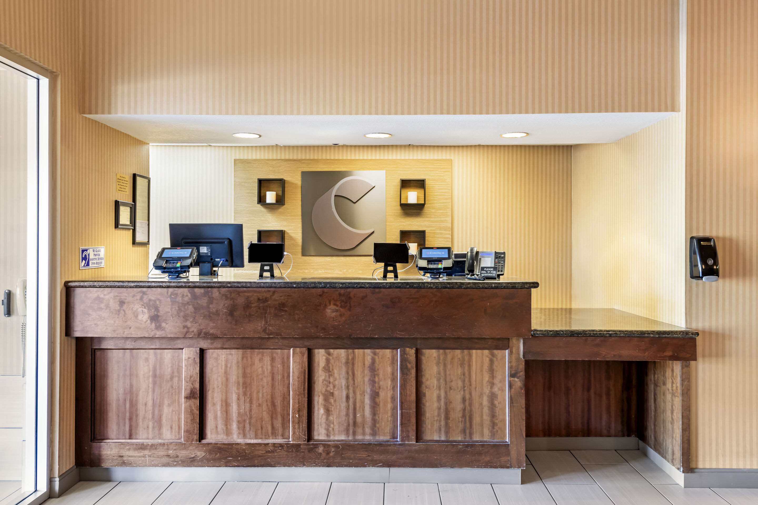 Lobby | Comfort Inn Albert Lea