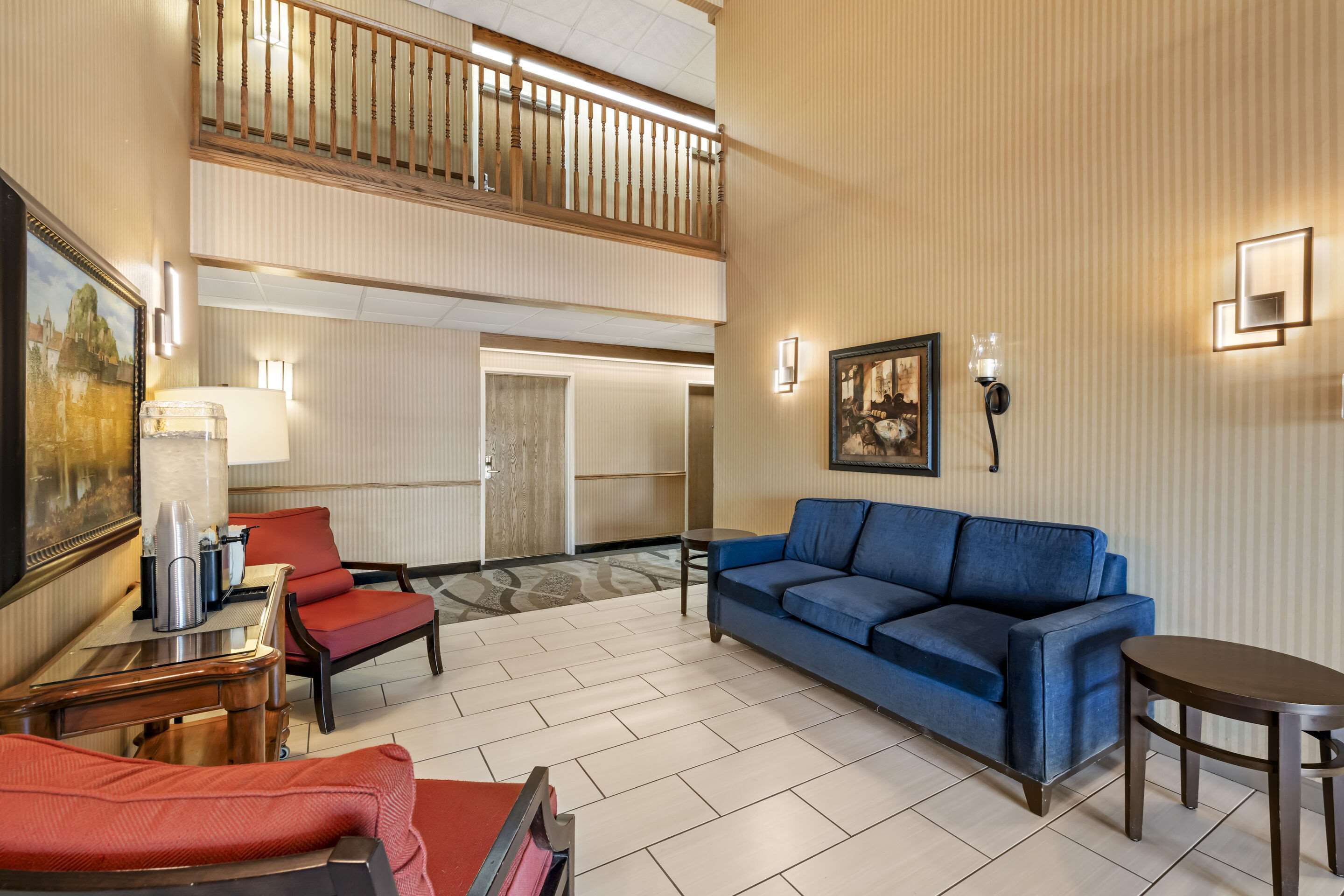Hotel lobby | Comfort Inn Albert Lea