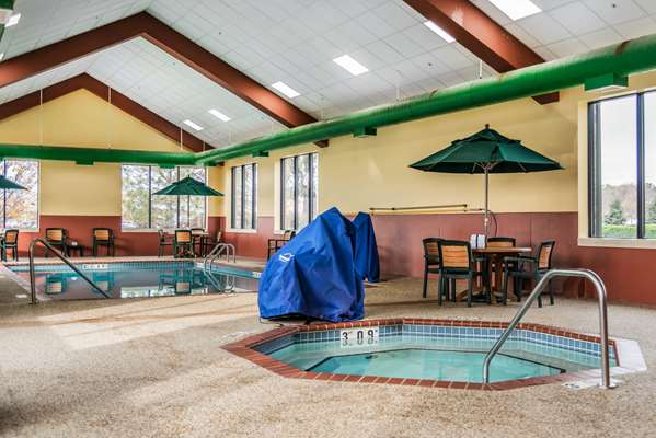 Pool - Quality Inn & Suites Minneapolis Airport Bloomington