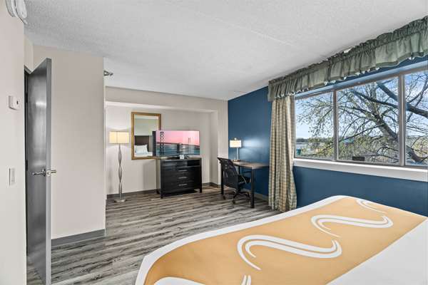 Suite - Quality Inn & Suites Minneapolis Airport Bloomington