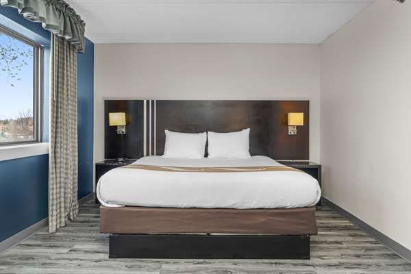 Suite - Quality Inn & Suites Minneapolis Airport Bloomington