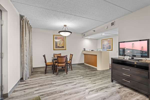 Suite - Quality Inn & Suites Minneapolis Airport Bloomington