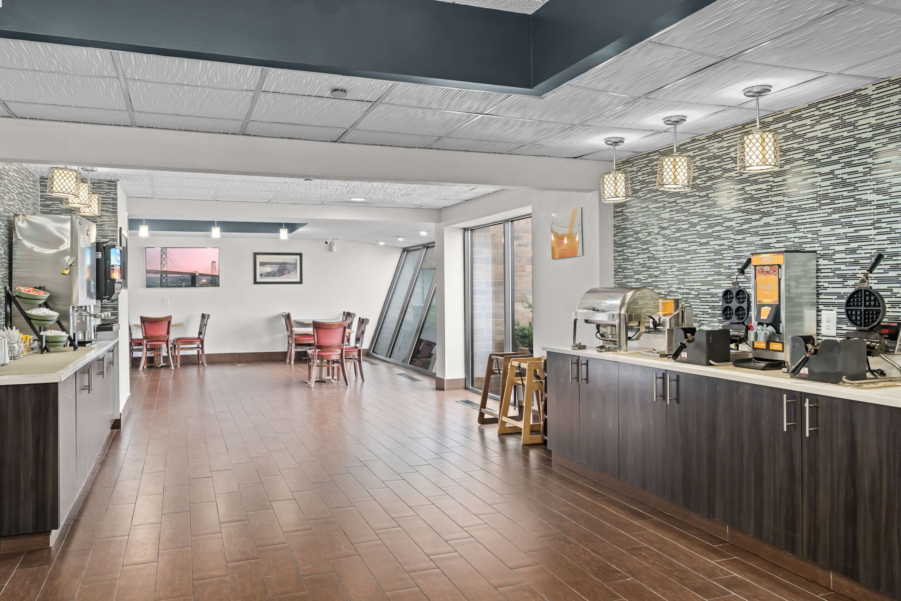 Spacious breakfast area | Quality Inn & Suites Mall of America - MSP Airport